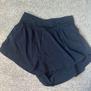 Gilly Hicks active running short with crossover waist